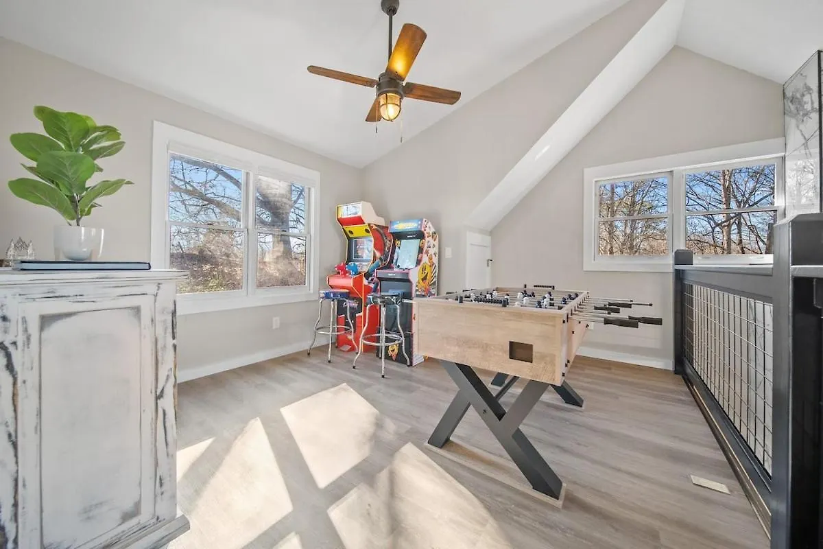 Lux Cabin, Indoor Heated Pool, Hot Tub, Arcades, Close To Dollywood Semesterbostad *