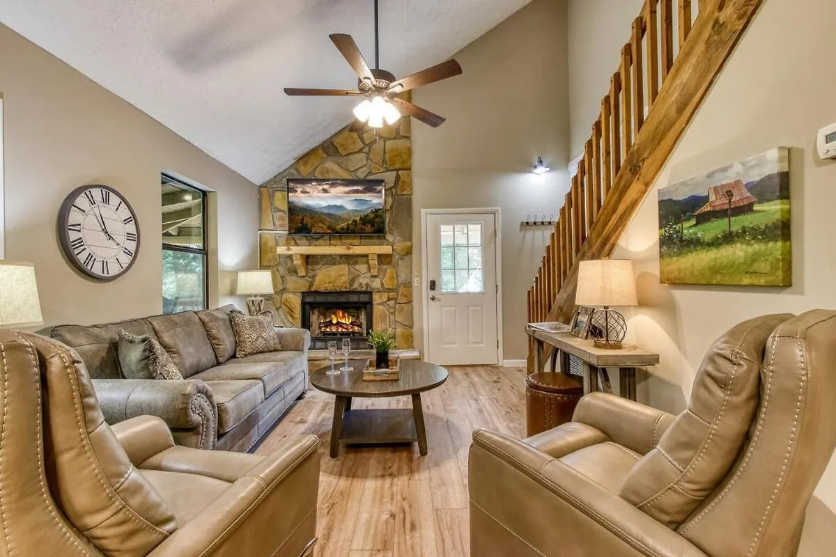 Serene W Hot Tub, Games, Wi-fi, Pets Ok Pigeon Forge