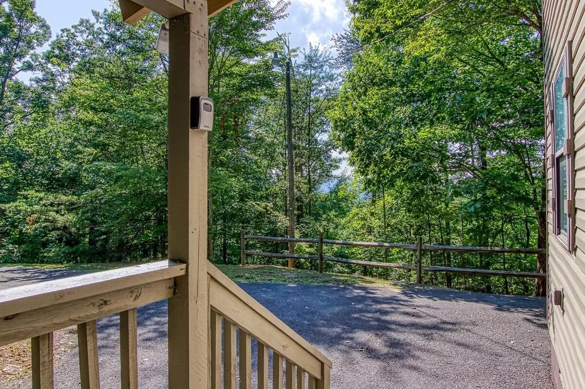 Serene W Hot Tub, Games, Wi-fi, Pets Ok Holiday home *