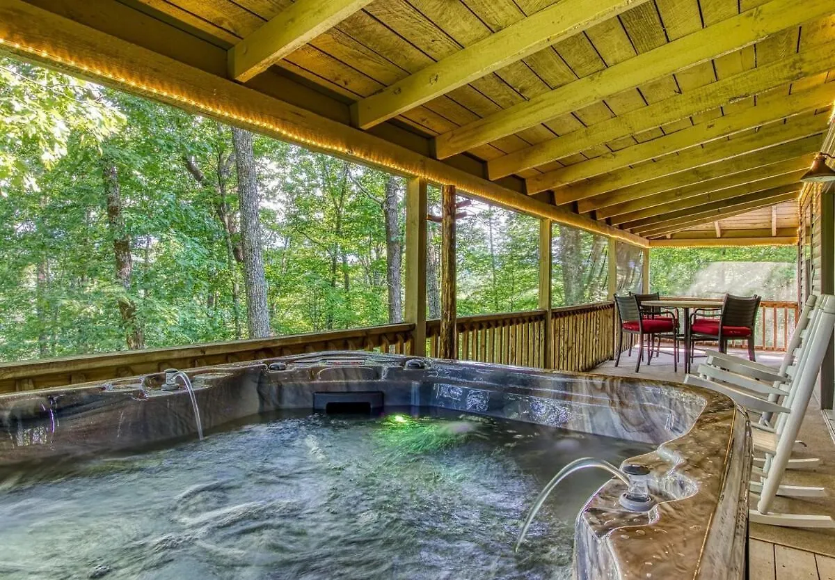 Serene W Hot Tub, Games, Wi-fi, Pets Ok Pigeon Forge