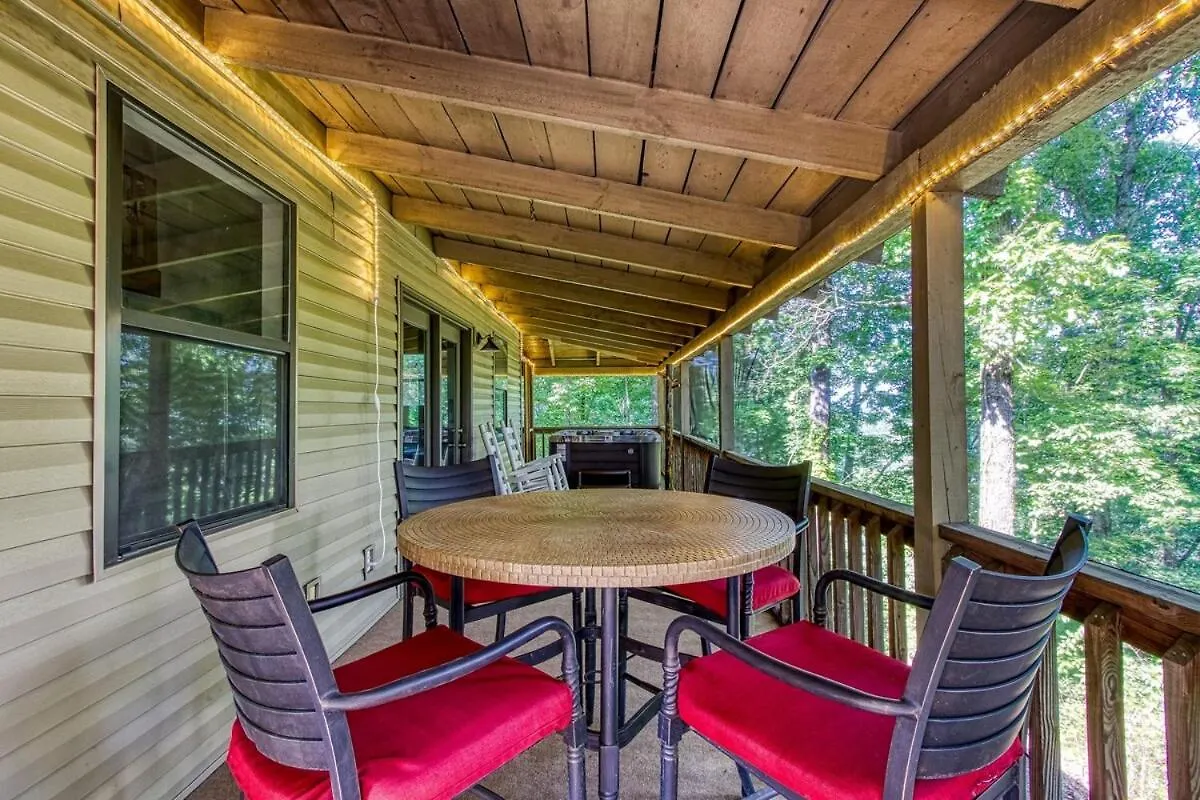 Serene W Hot Tub, Games, Wi-fi, Pets Ok Holiday home