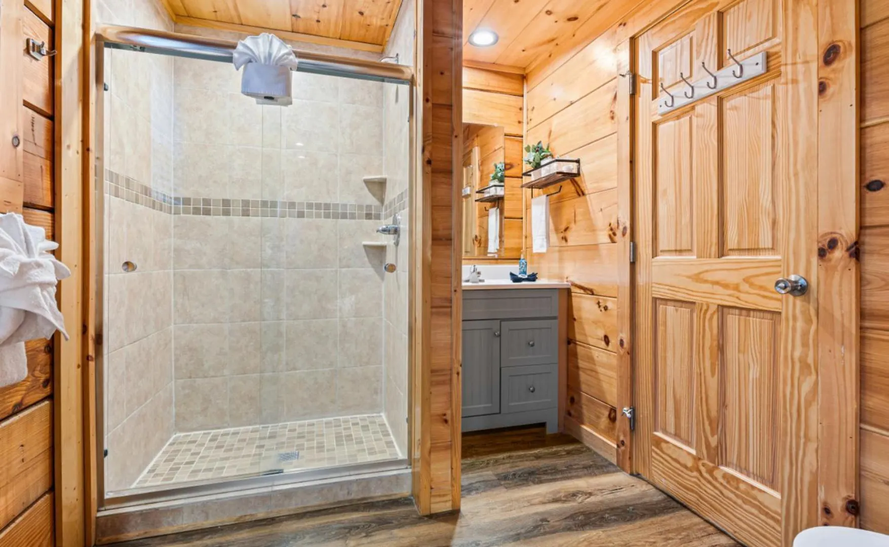 Rustic Mountain Retreat By Ghosal Luxury * Pigeon Forge