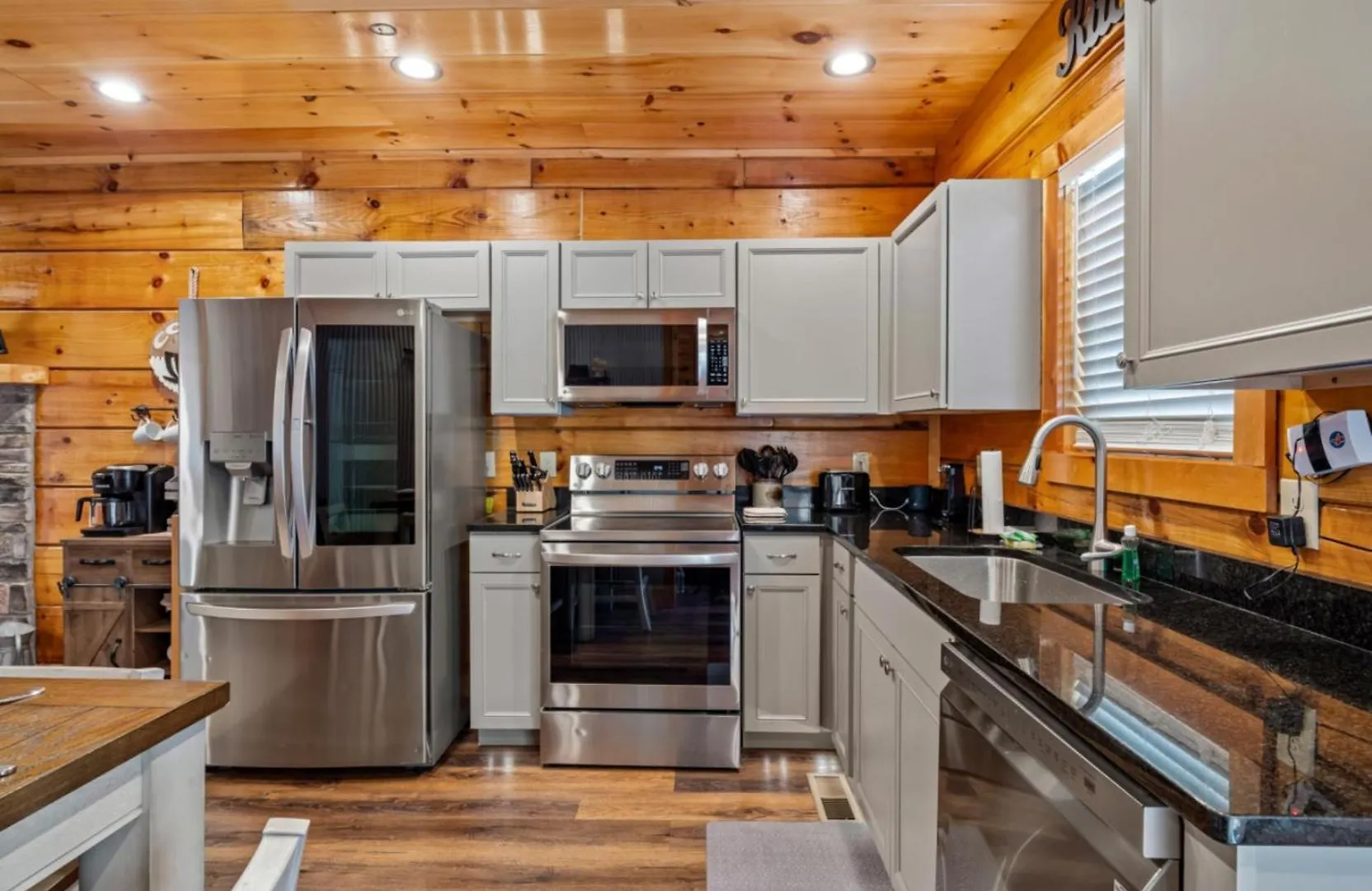 Rustic Mountain Retreat By Ghosal Luxury Alpehytte Pigeon Forge