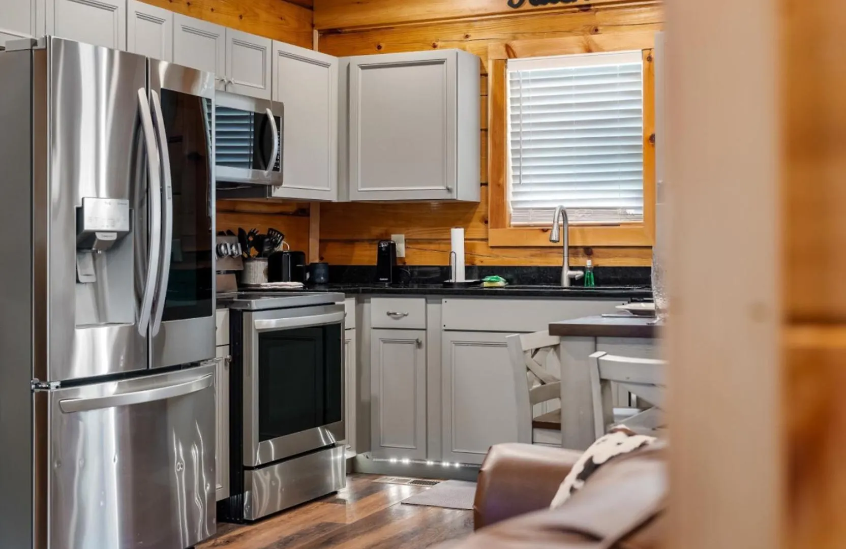 Alpehytte Rustic Mountain Retreat By Ghosal Luxury Pigeon Forge