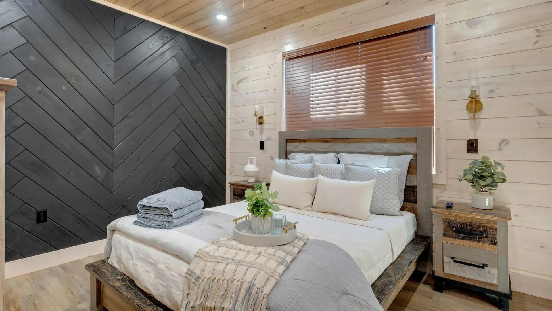 Holiday home New Luxury With Indoor Pool, Hot Tub, & Theater *