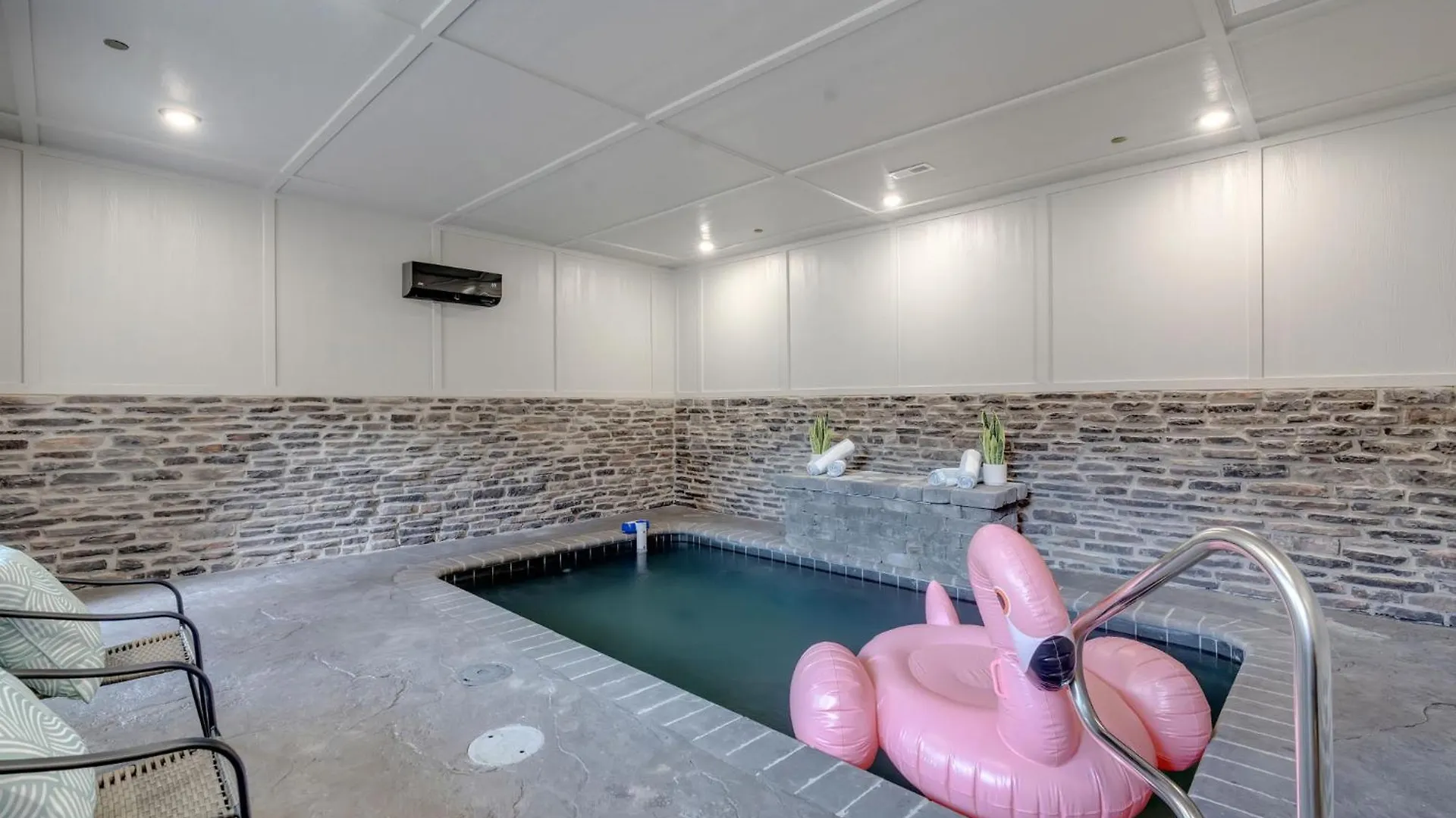 New Luxury With Indoor Pool, Hot Tub, & Theater *
