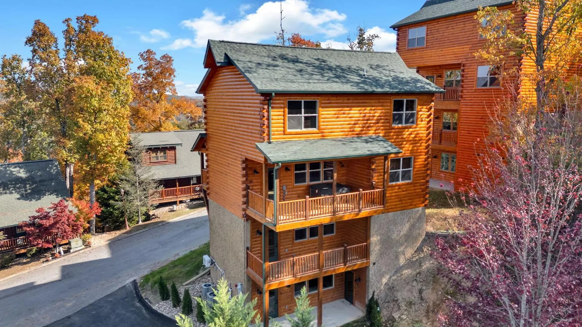 New Luxury With Indoor Pool, Hot Tub, & Theater * Pigeon Forge