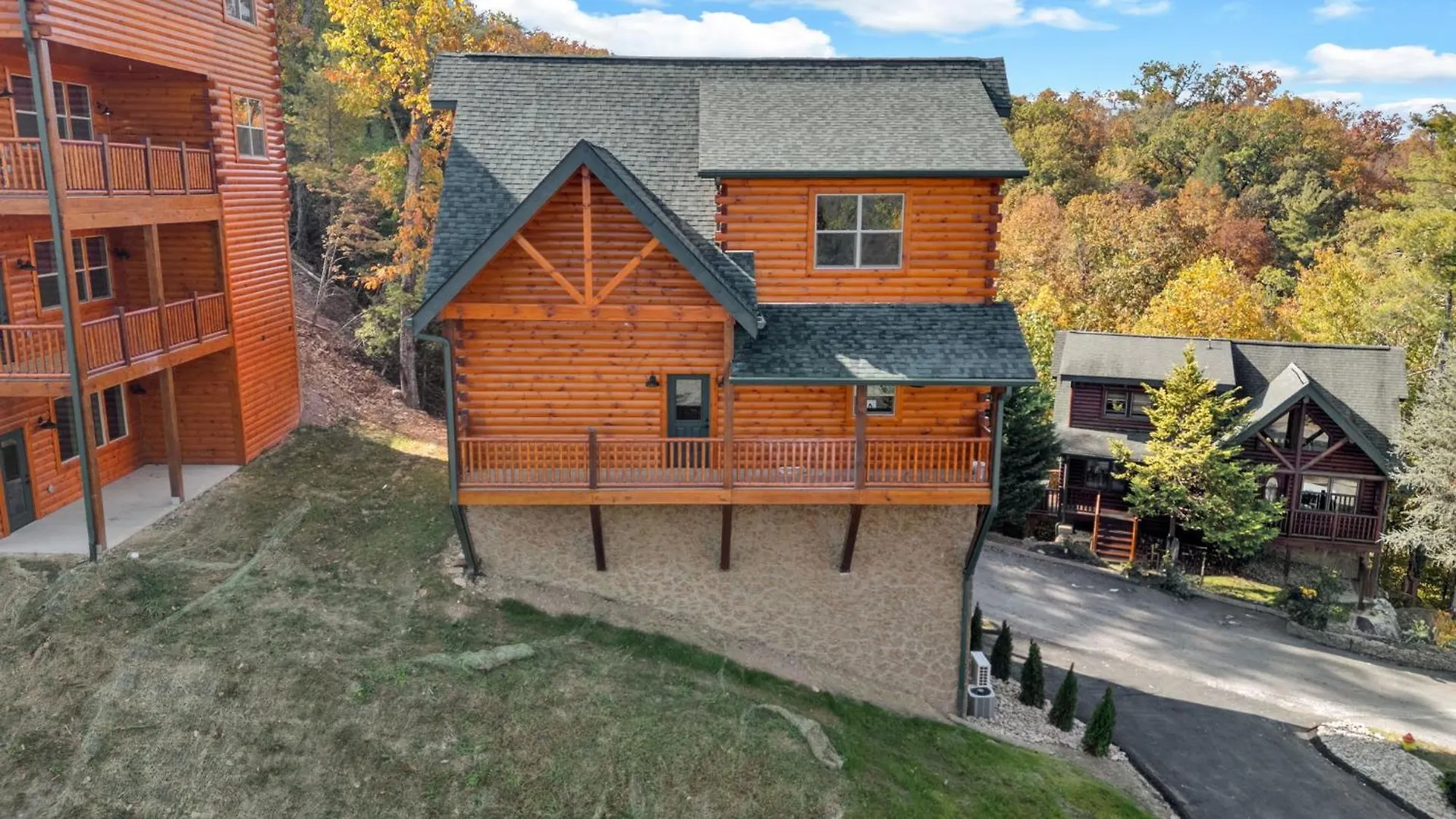 New Luxury With Indoor Pool, Hot Tub, & Theater
