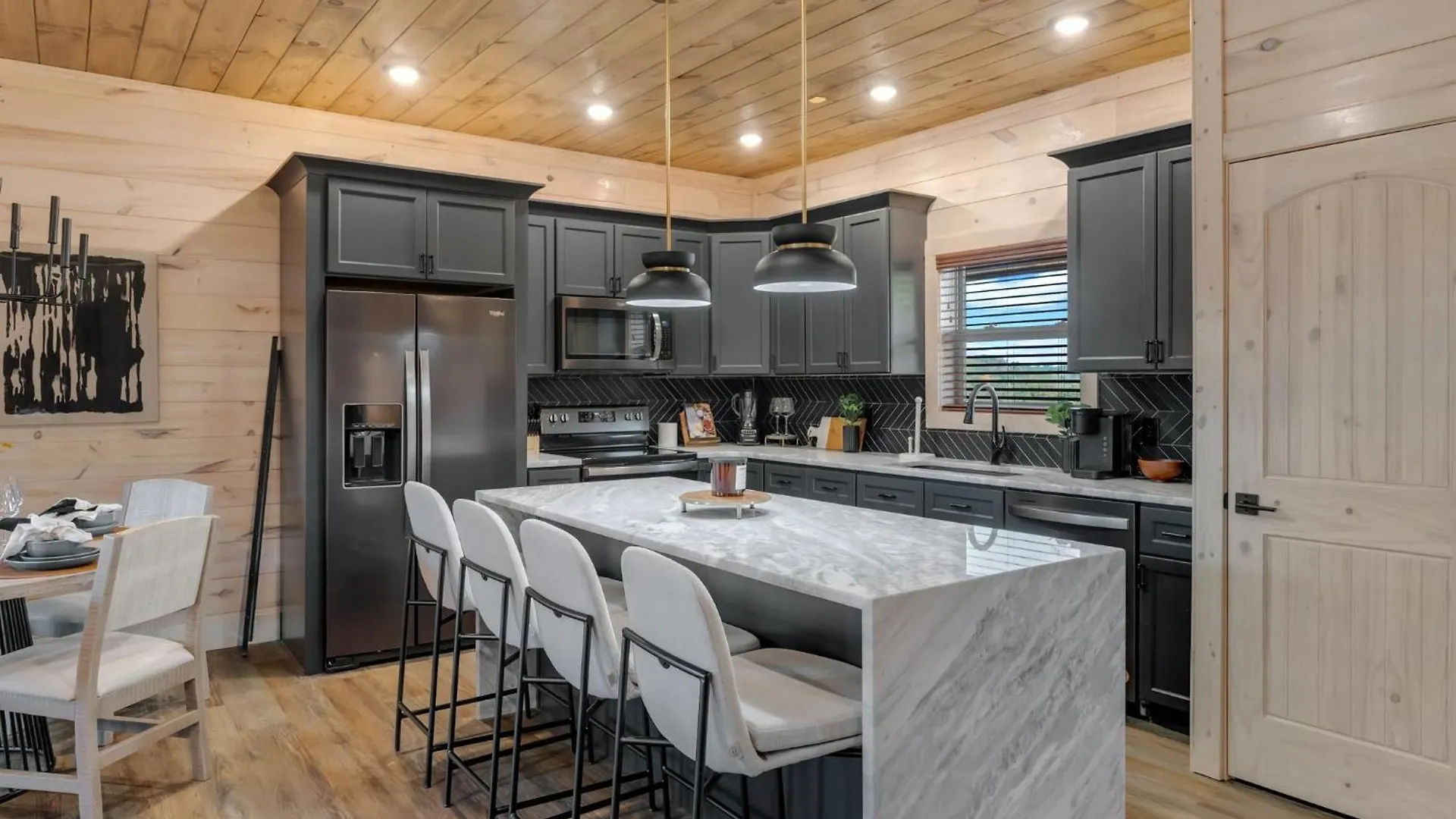 New Luxury With Indoor Pool, Hot Tub, & Theater Holiday home Pigeon Forge