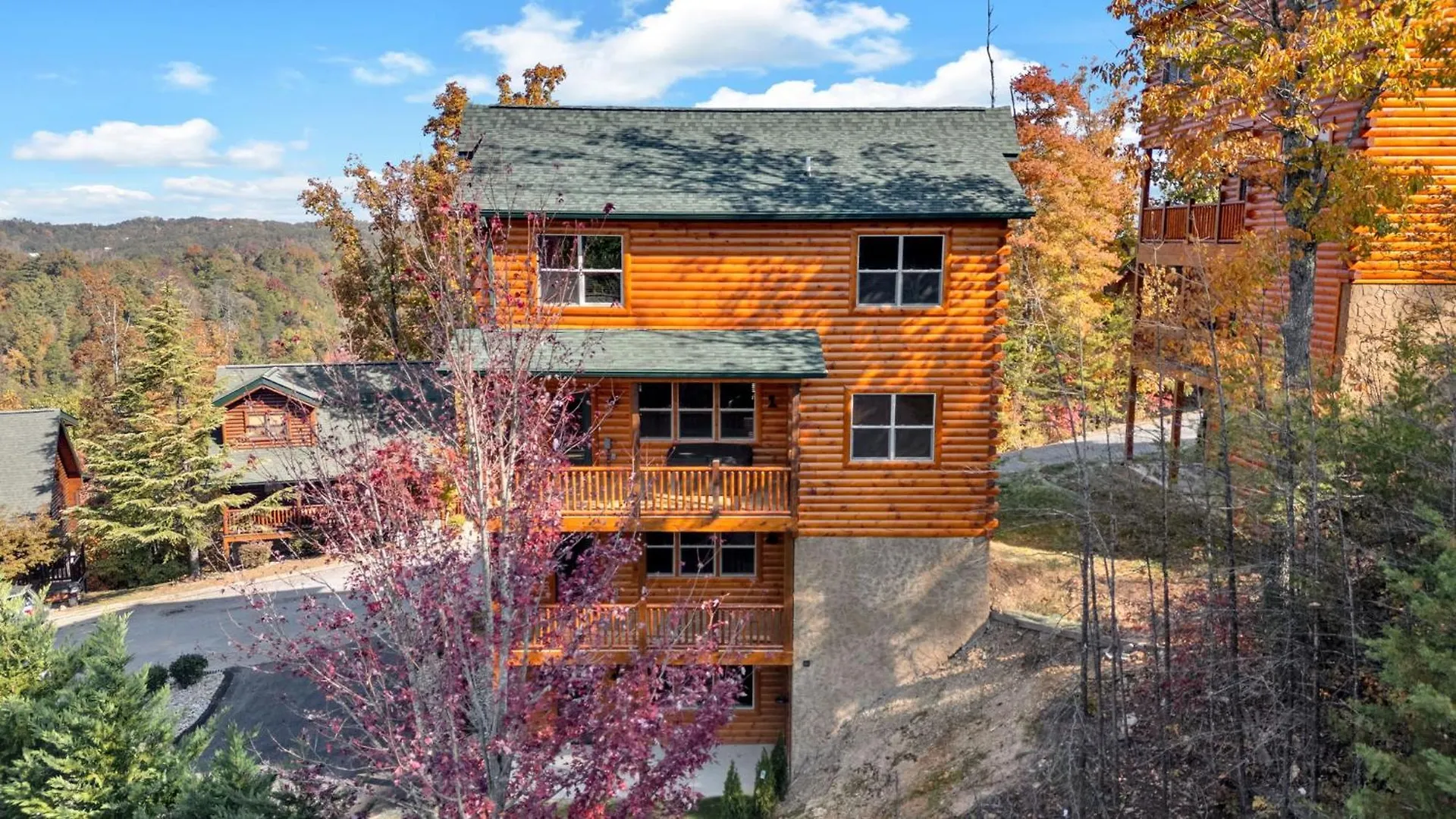 New Luxury With Indoor Pool, Hot Tub, & Theater *