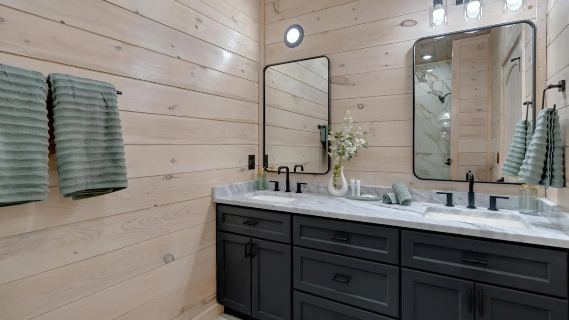 New Luxury With Indoor Pool, Hot Tub, & Theater *