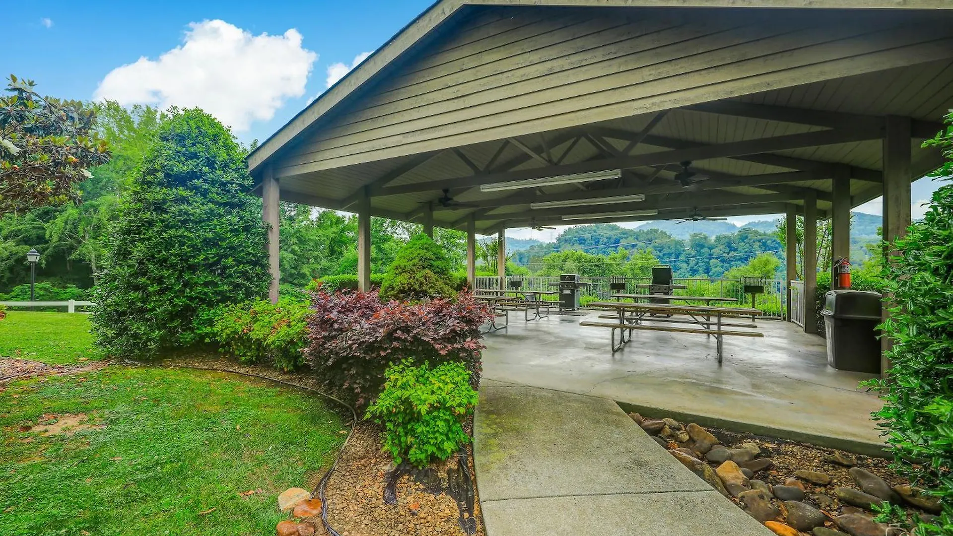 Smoky Mountain Bliss Whispering Pines 323 Apartmán *