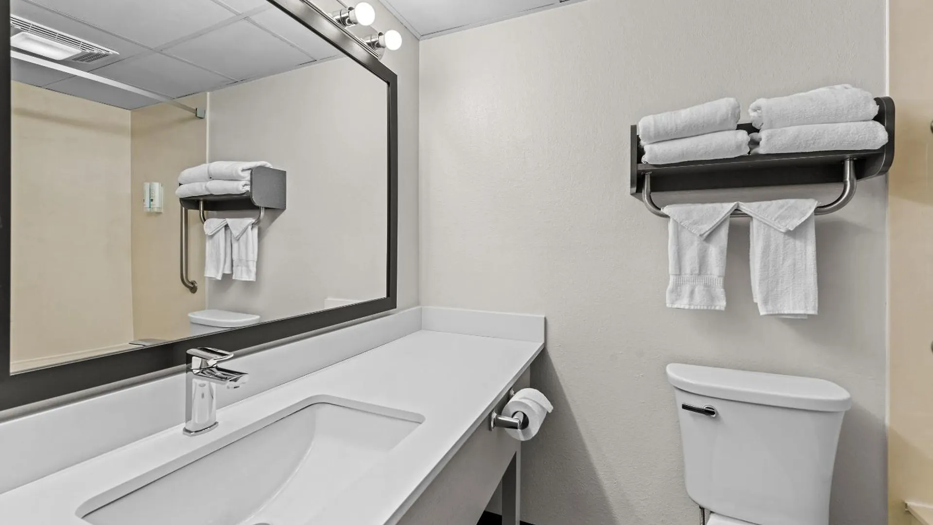 Quality & At Dollywood Lane Ξενοδοχείο