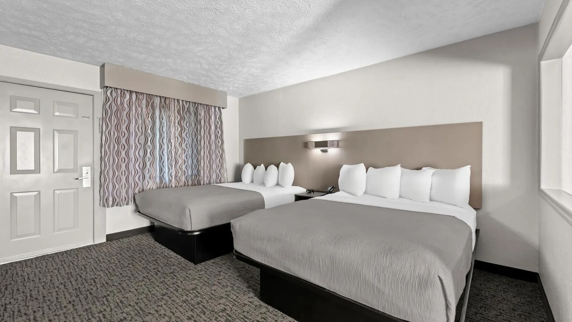 Quality & At Dollywood Lane Pigeon Forge