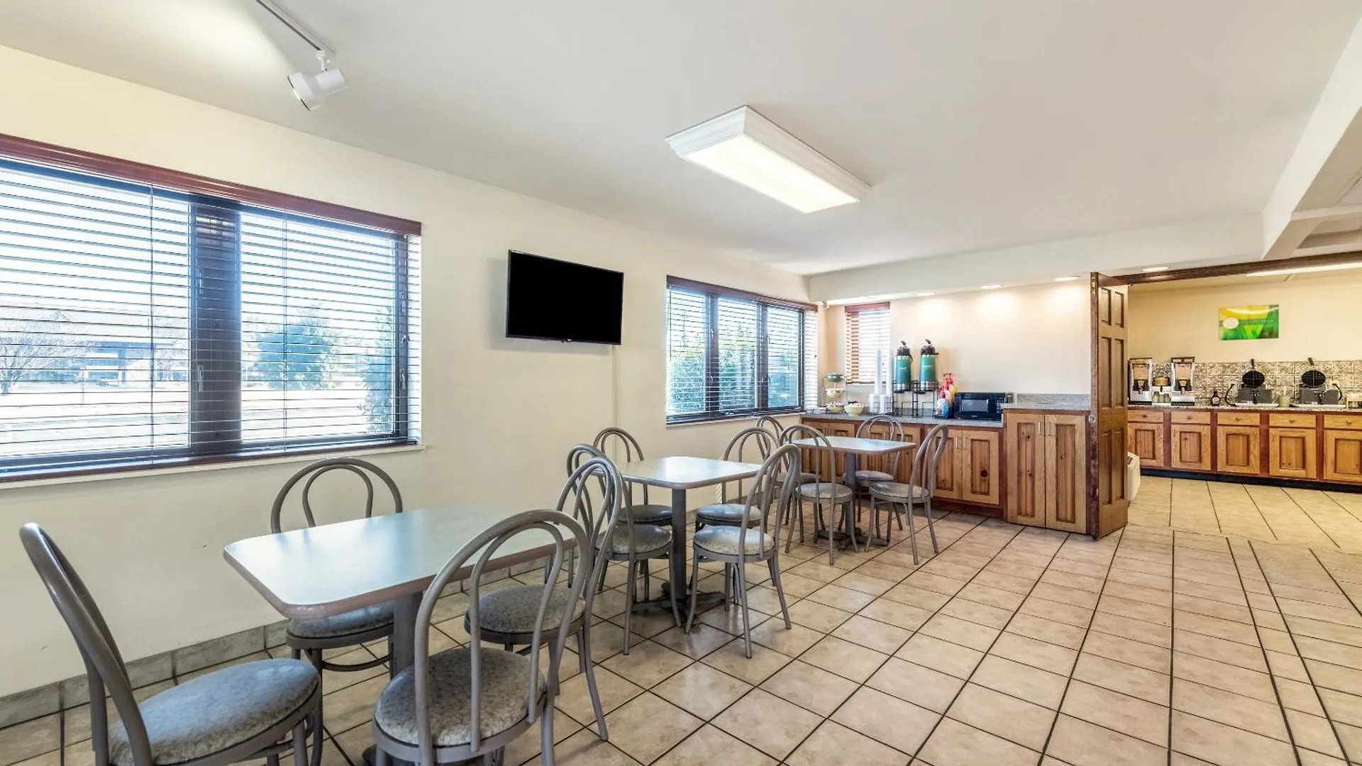 Quality & At Dollywood Lane Pigeon Forge