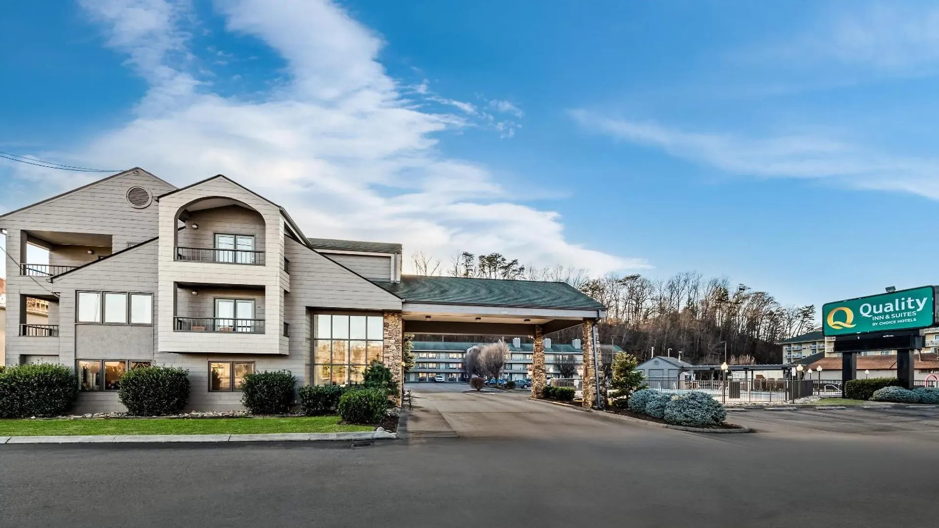 Quality & At Dollywood Lane 2*