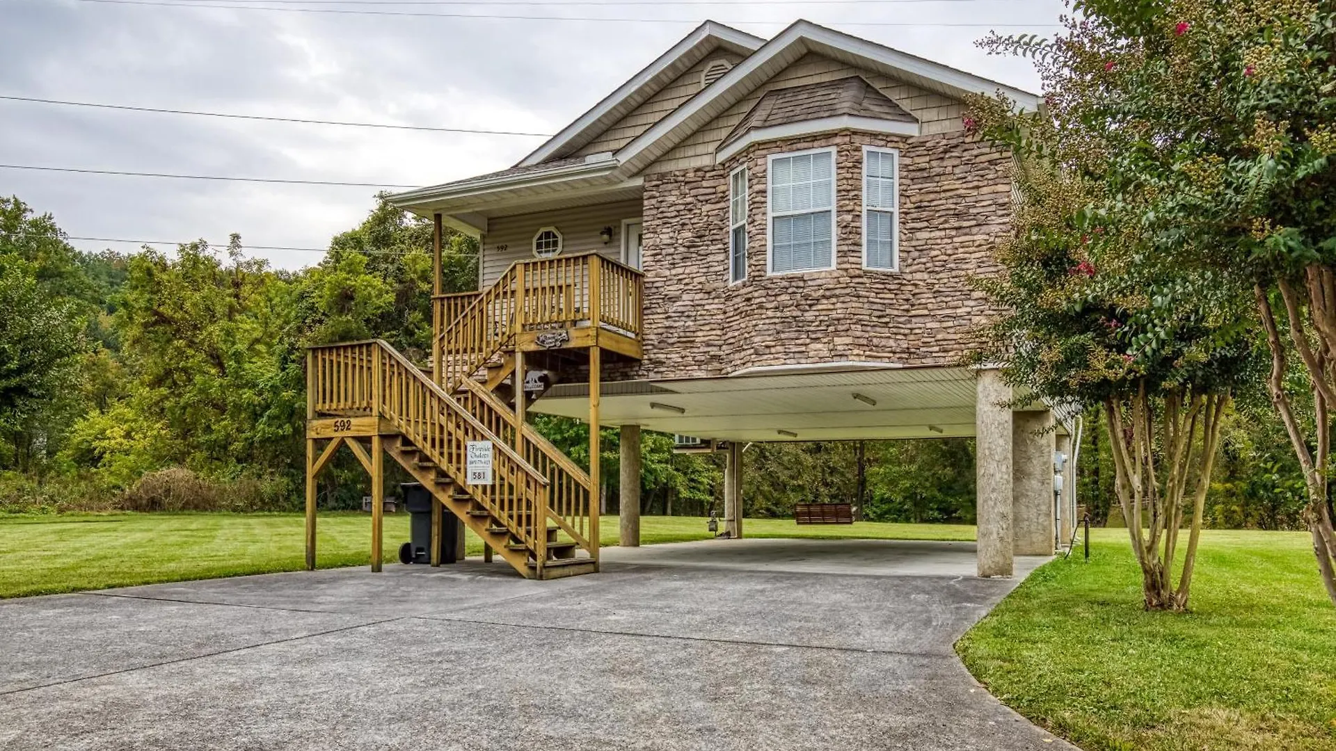 River Escape * Pigeon Forge