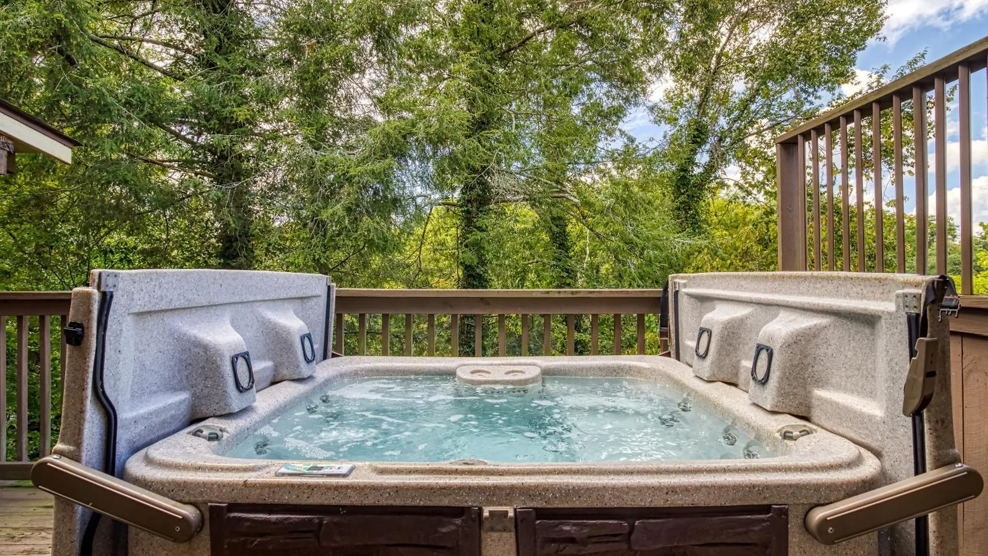 Striking Waters Pigeon Forge