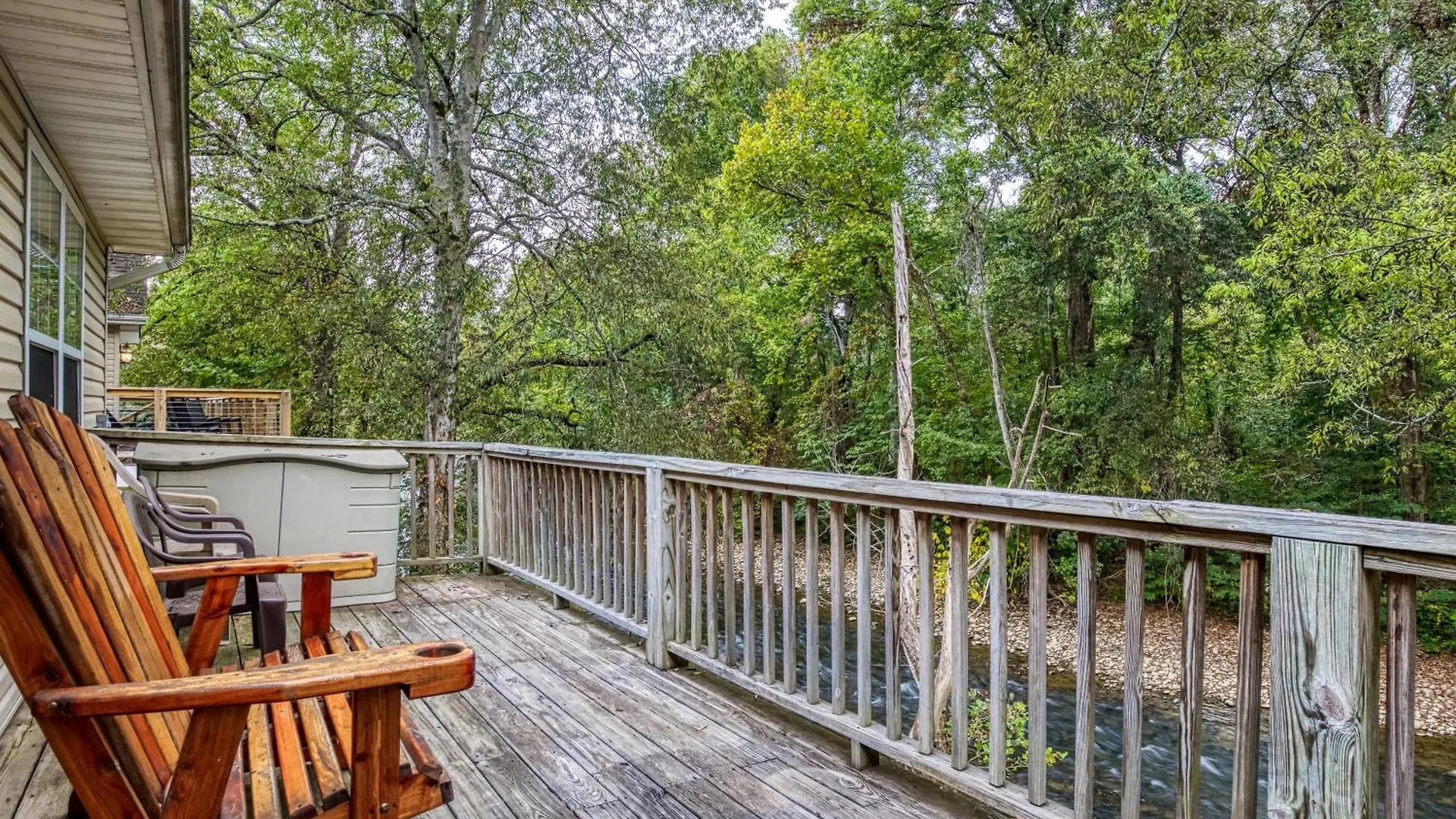 Henderson's Riverside Chalet Pigeon Forge