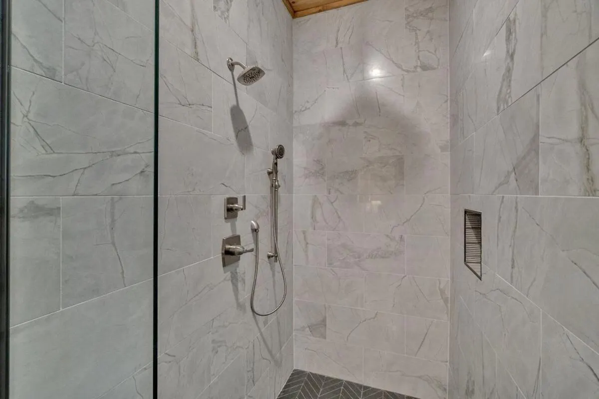 Honeybear Hideaways - Modern Luxurious With Pool, Hot Tub, Fire Place, Game And Theater בית נופש *