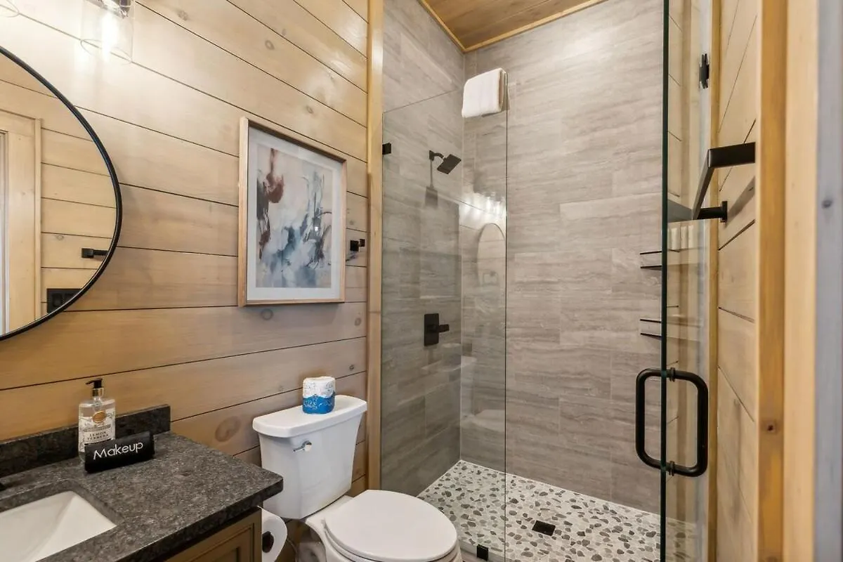 Honeybear Hideaways - #1 Luxury Haven With Breathtaking Mountain Views, Indoor Pool, Bowling Alley, And Golf Feriehus Pigeon Forge