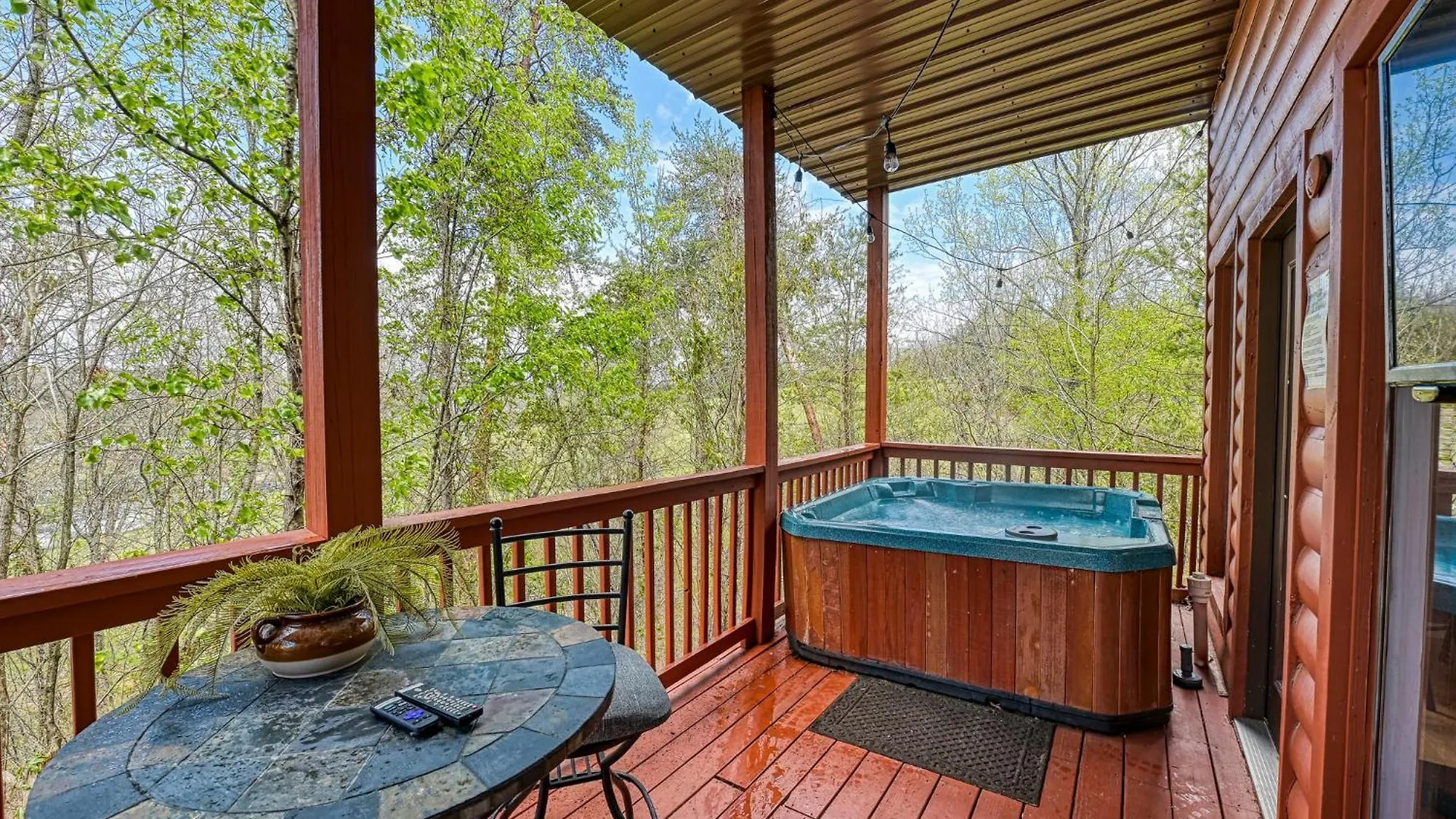 The Playful Bear Chalet Pigeon Forge
