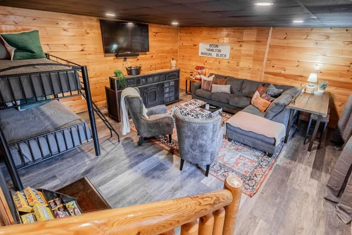 Cozy Retreat With Movie Near Parkway Пиджен-Фордж