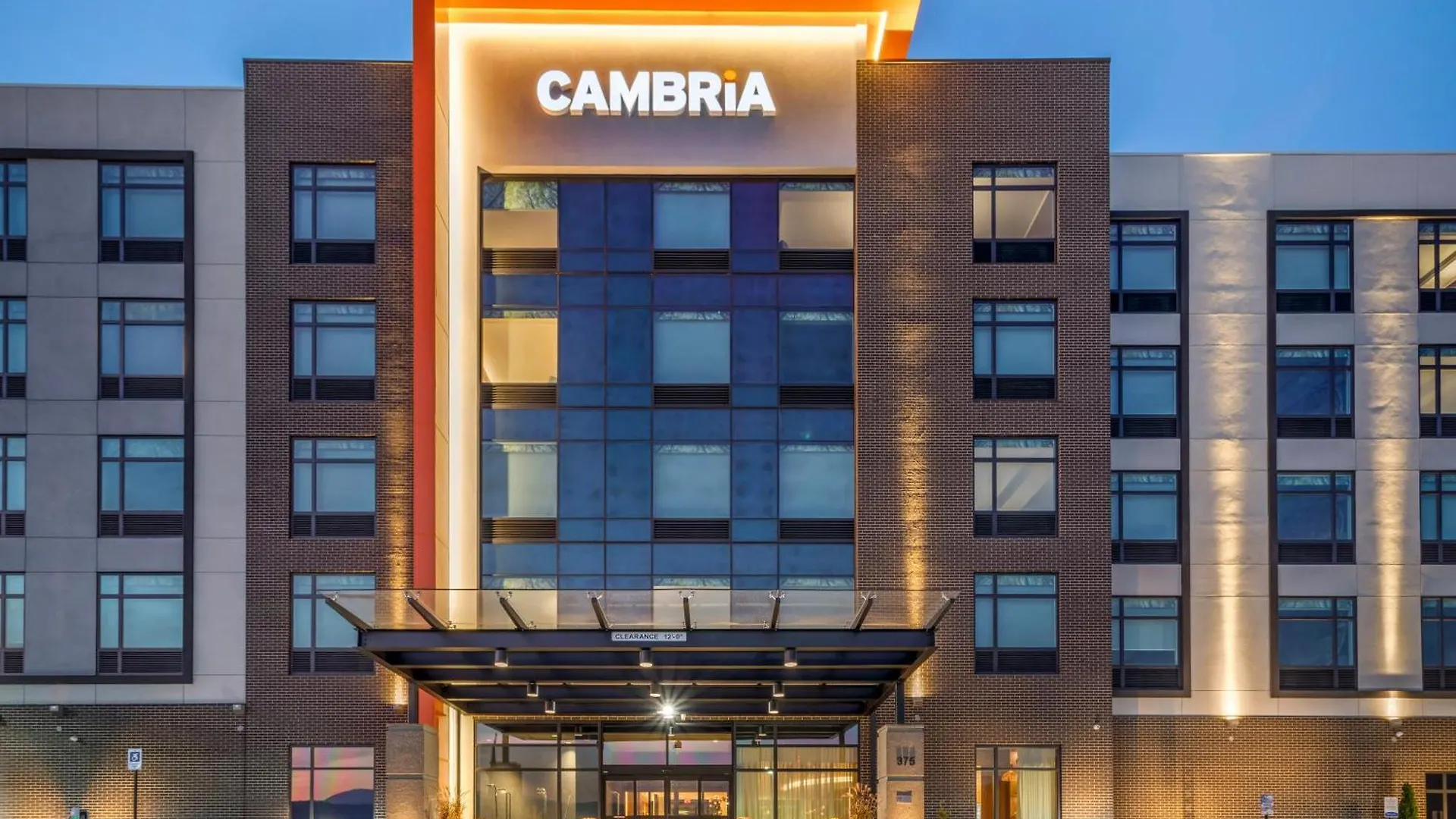 Hotel Cambria *