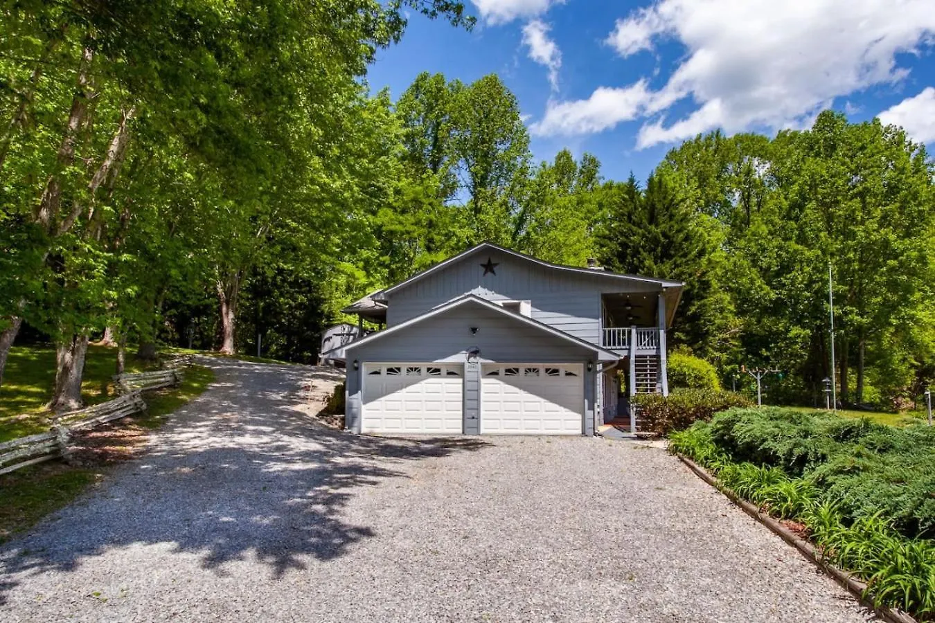 Mtn View, Community Pool, Game Room, & Hot Tub! Holiday home Pigeon Forge