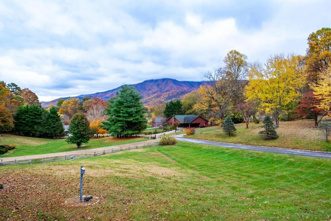 Mtn View, Community Pool, Game Room, & Hot Tub! Holiday home
