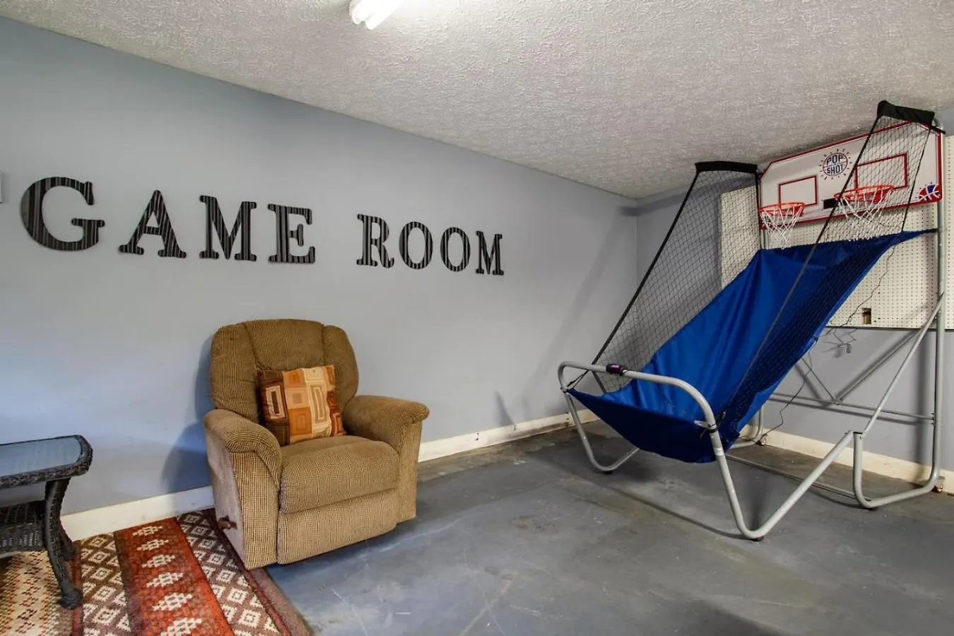 Mtn View, Community Pool, Game Room, & Hot Tub! *