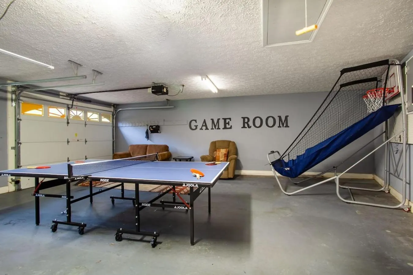 Mtn View, Community Pool, Game Room, & Hot Tub!