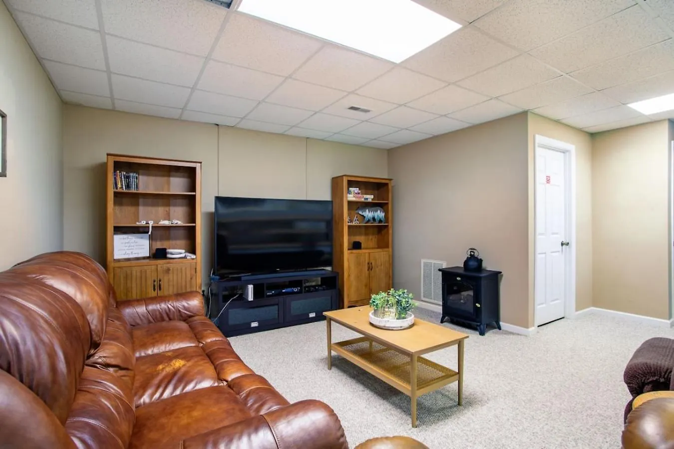 Mtn View, Community Pool, Game Room, & Hot Tub! *