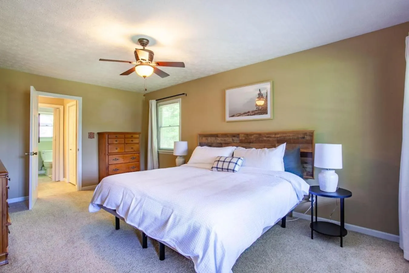 Mtn View, Community Pool, Game Room, & Hot Tub! Holiday home Pigeon Forge