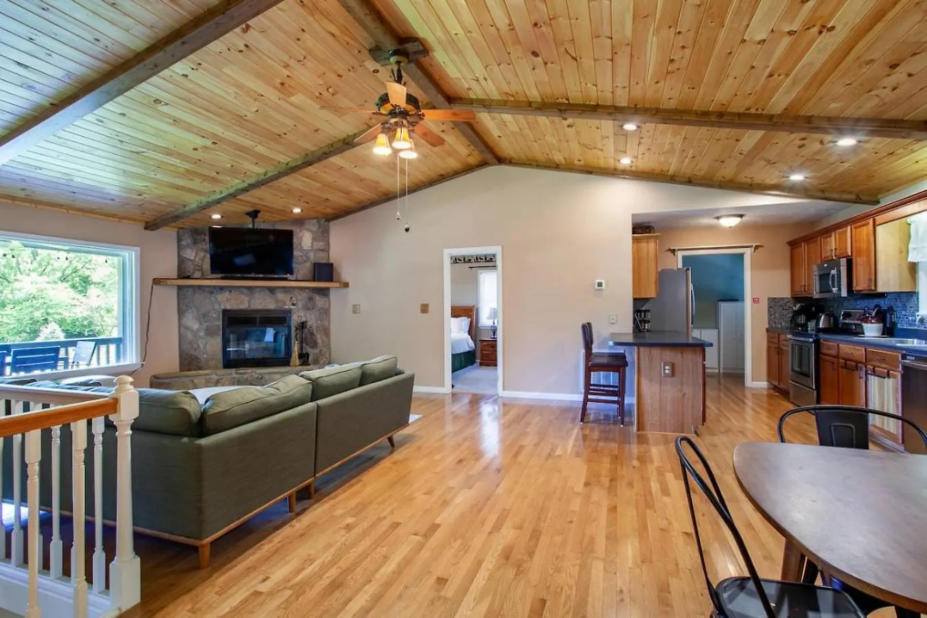 Mtn View, Community Pool, Game Room, & Hot Tub! * Pigeon Forge