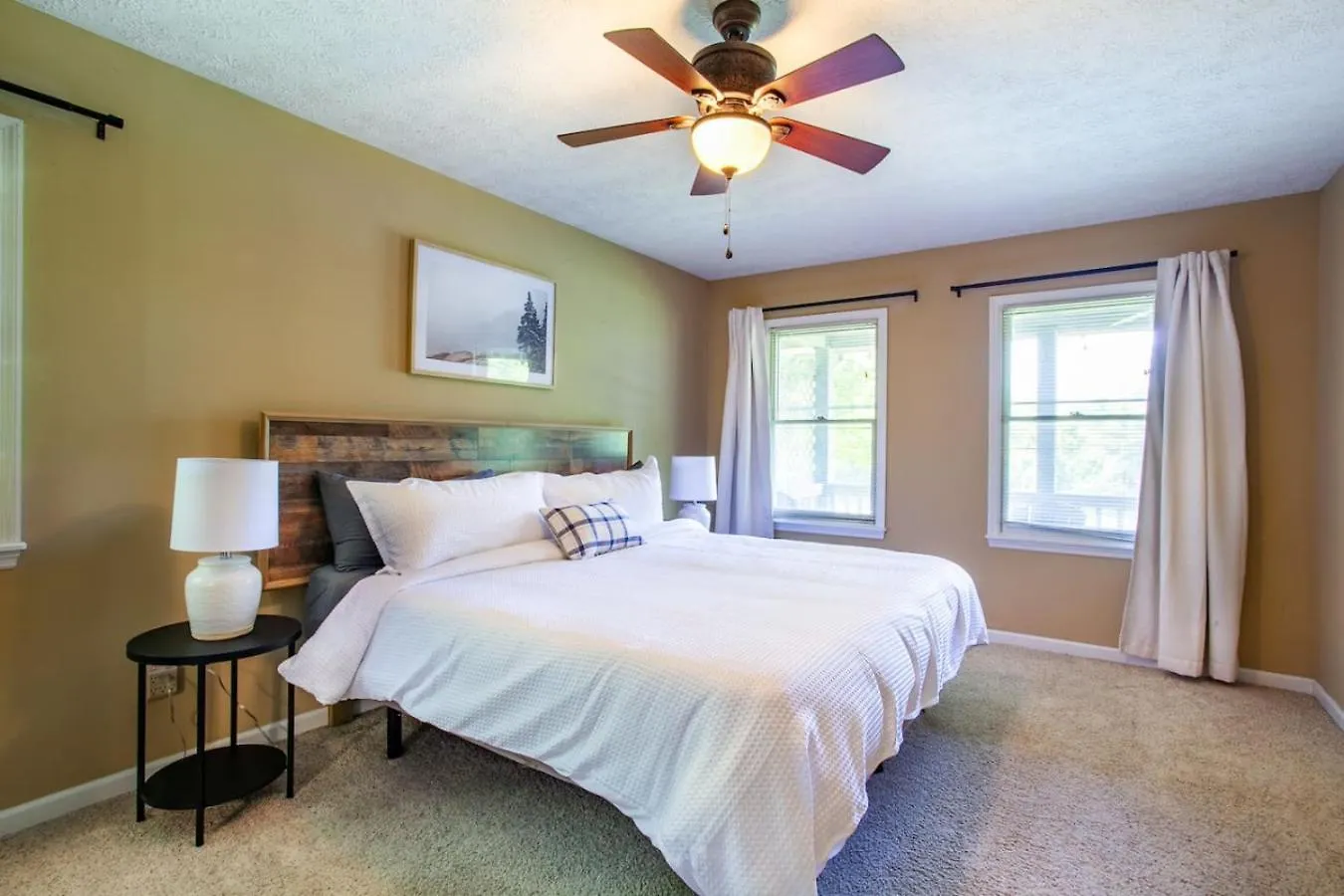 Mtn View, Community Pool, Game Room, & Hot Tub!