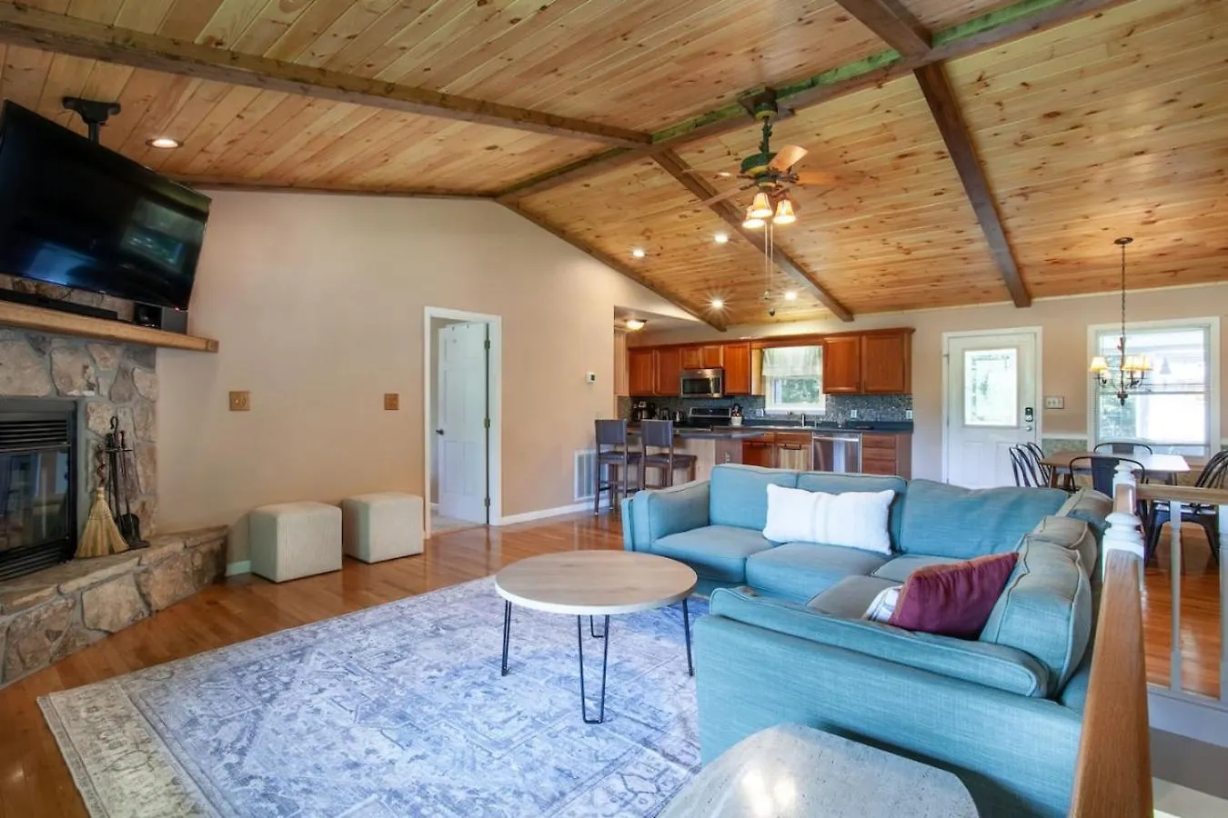 Mtn View, Community Pool, Game Room, & Hot Tub! Holiday home *