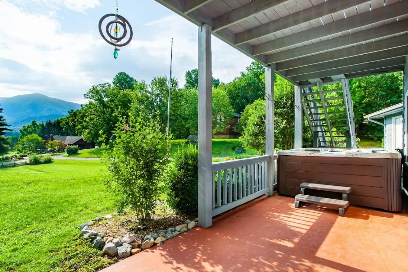 Mtn View, Community Pool, Game Room, & Hot Tub! Pigeon Forge
