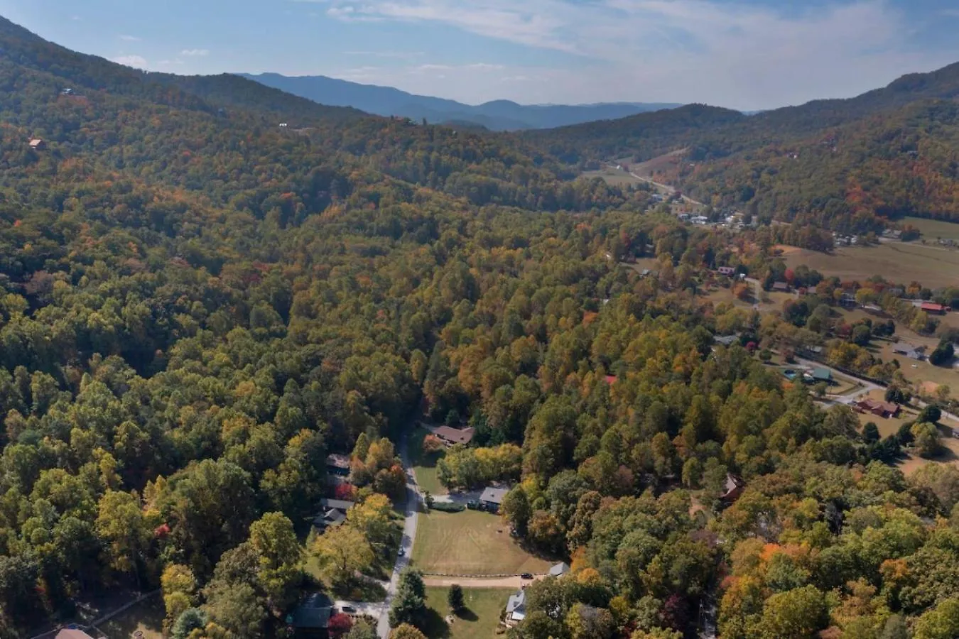 Mtn View, Community Pool, Game Room, & Hot Tub! Holiday home