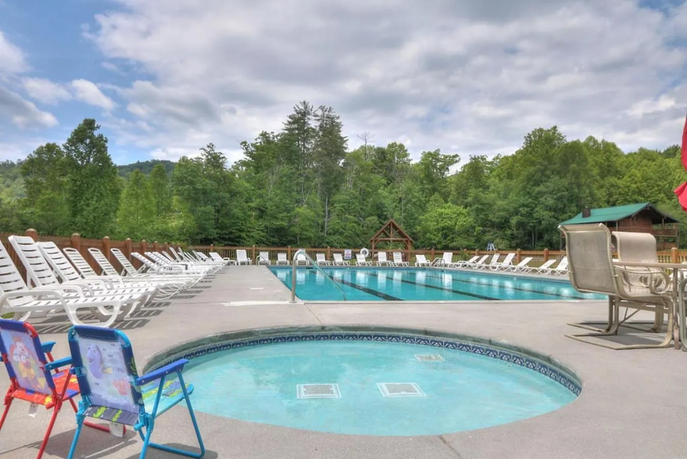 Mtn View, Community Pool, Game Room, & Hot Tub! Holiday home *