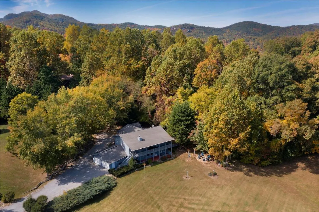 Mtn View, Community Pool, Game Room, & Hot Tub!