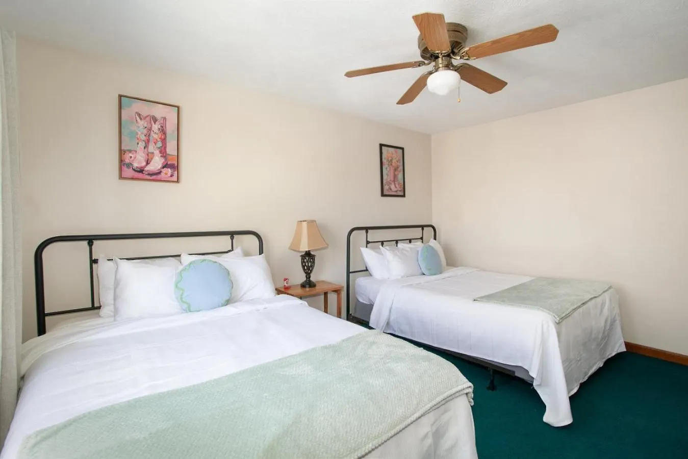 Hillside Hideaway Community Pool Grill Appartement