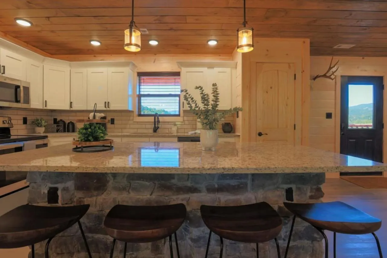 4 Bedroom 6ba Pool In Forge * Pigeon Forge