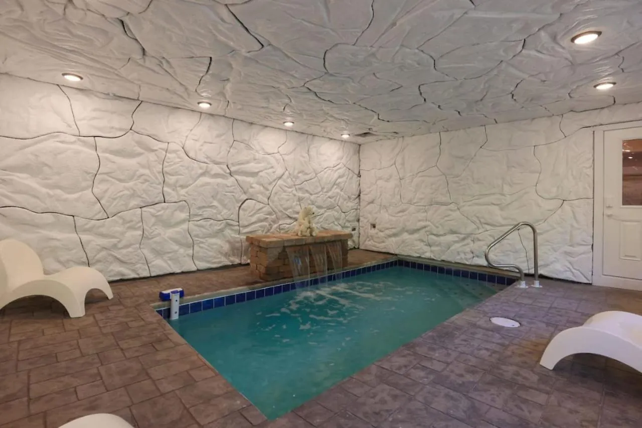 4 Bedroom 6ba Pool In Forge Pigeon Forge