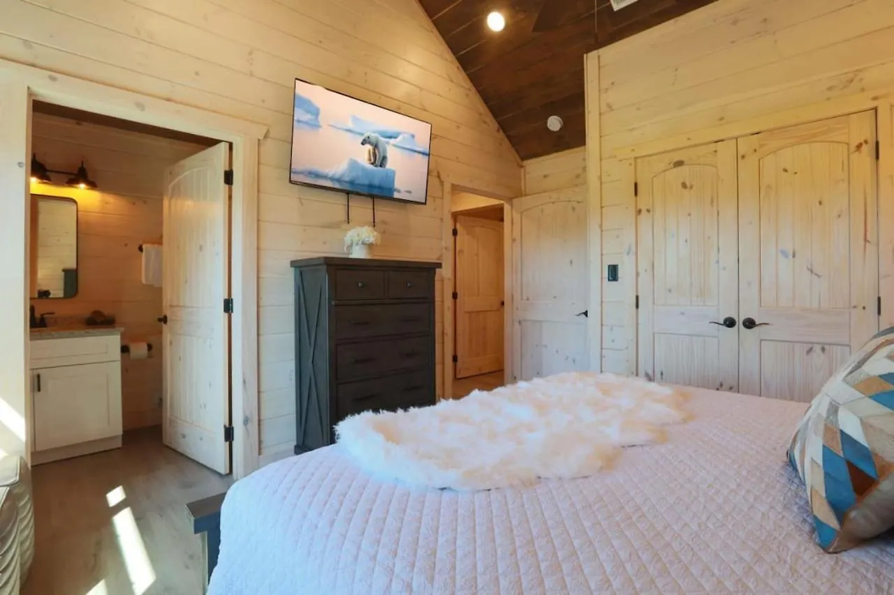 4 Bedroom 6ba Pool In Forge Holiday home *