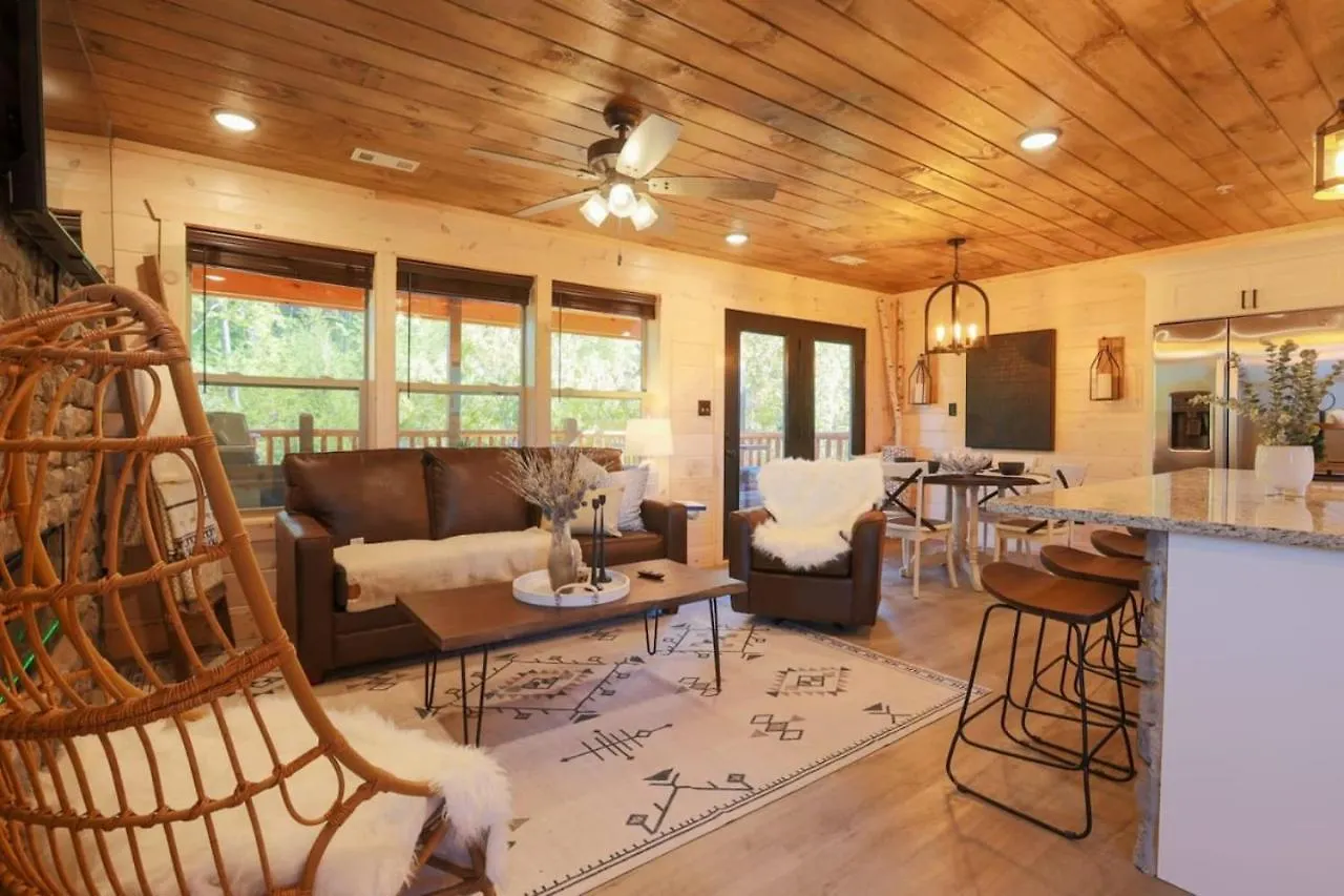 Holiday home 4 Bedroom 6ba Pool In Forge Pigeon Forge