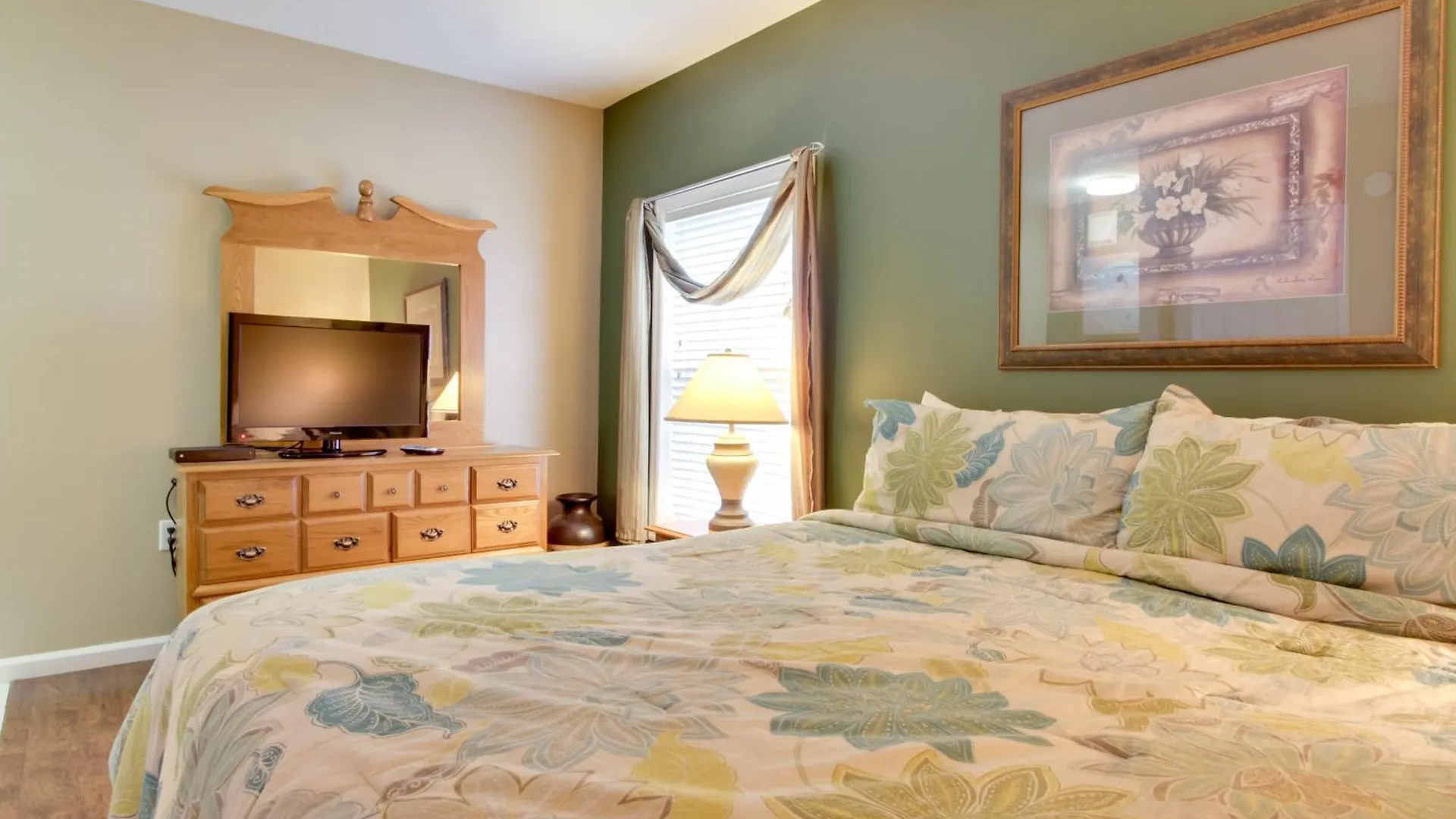 Parkway About Walk To Island In Pigeon Forge! Apartment