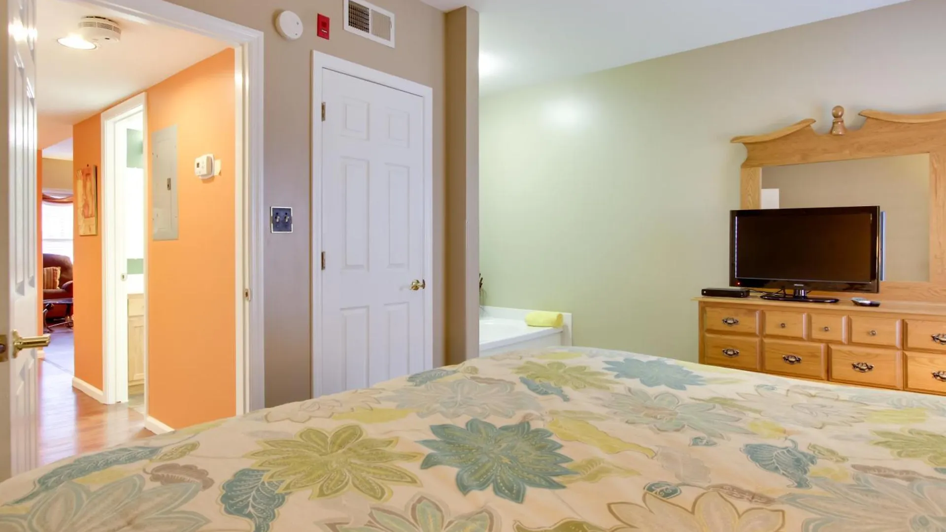Parkway About Walk To Island In Pigeon Forge! Apartment *