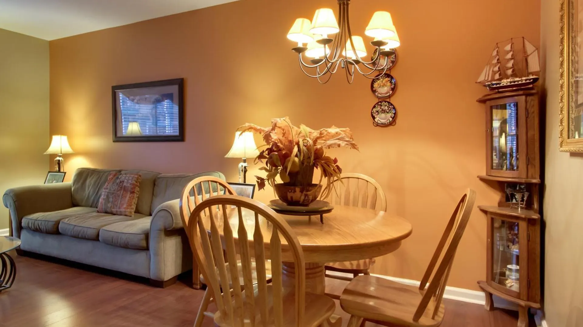 Parkway About Walk To Island In Pigeon Forge! Apartment