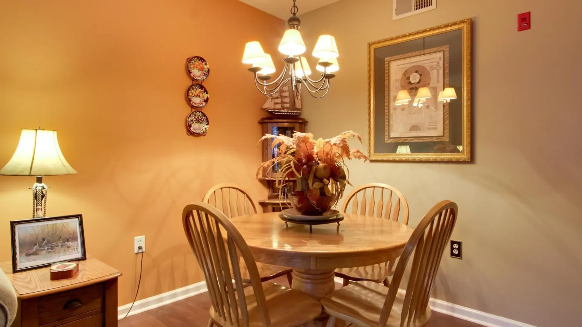 Apartment Parkway About Walk To Island In Pigeon Forge!